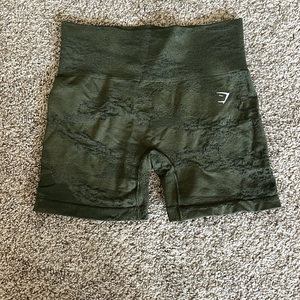 Gym shark green camo print
